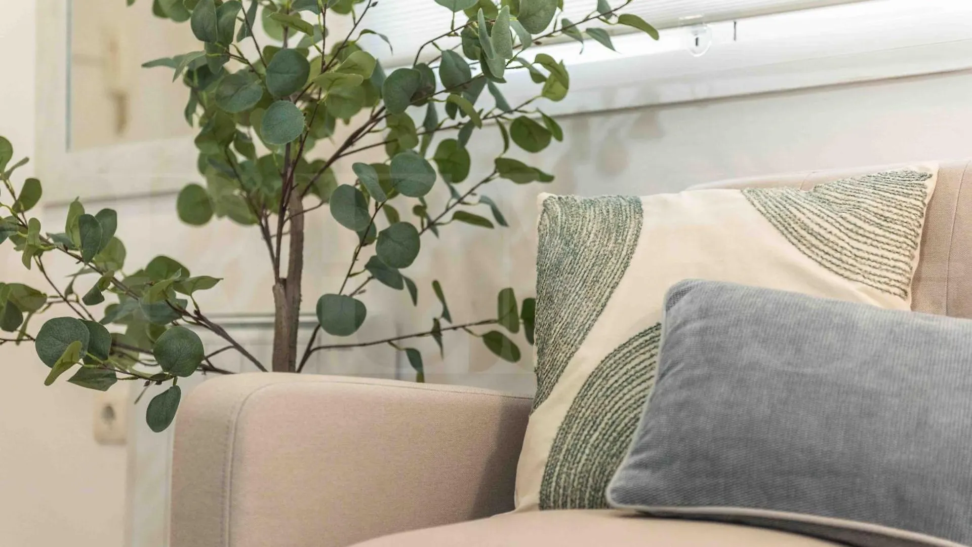 Cozy Apartment Near Plaza De La Merced By Rems مالقة